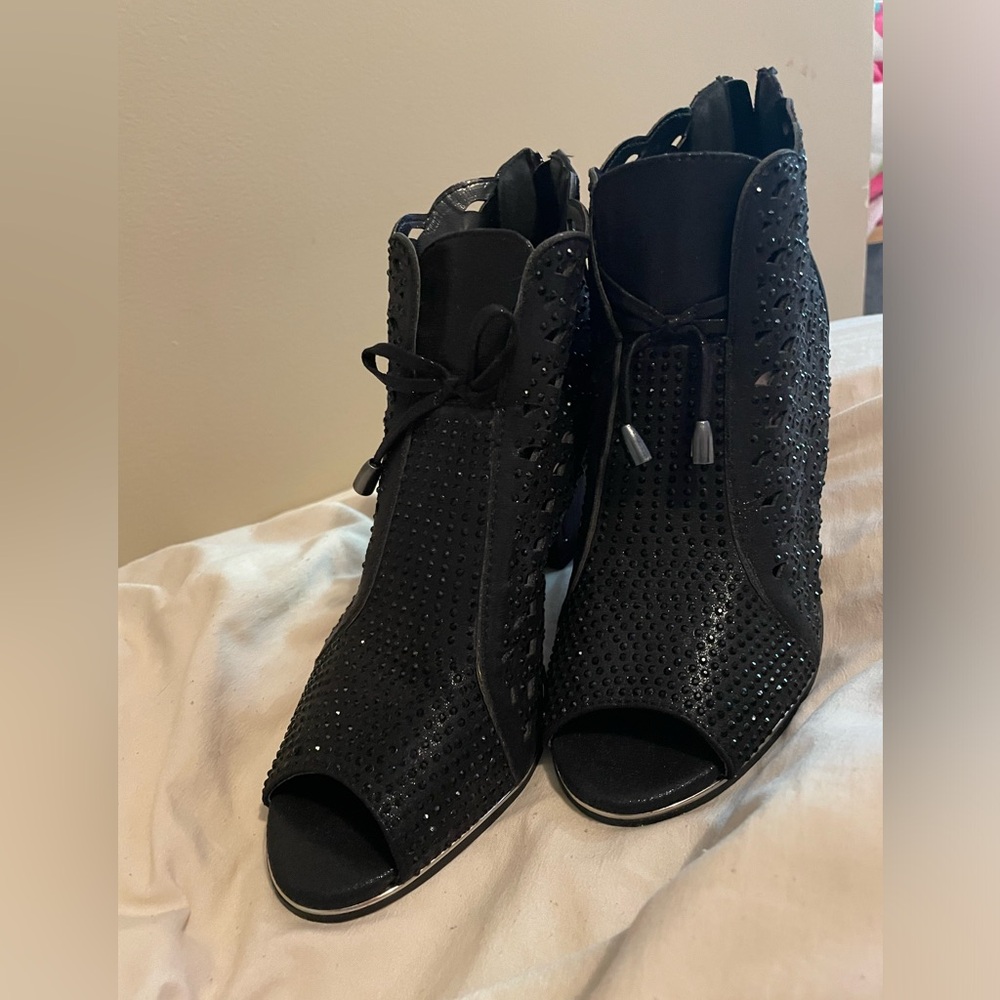 Sparky black heeled boots